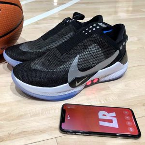 کفش هوشمند Adapt BB نایکی که در ژانویه امسال برای بسکتبالیت‌ ها معرفی شد